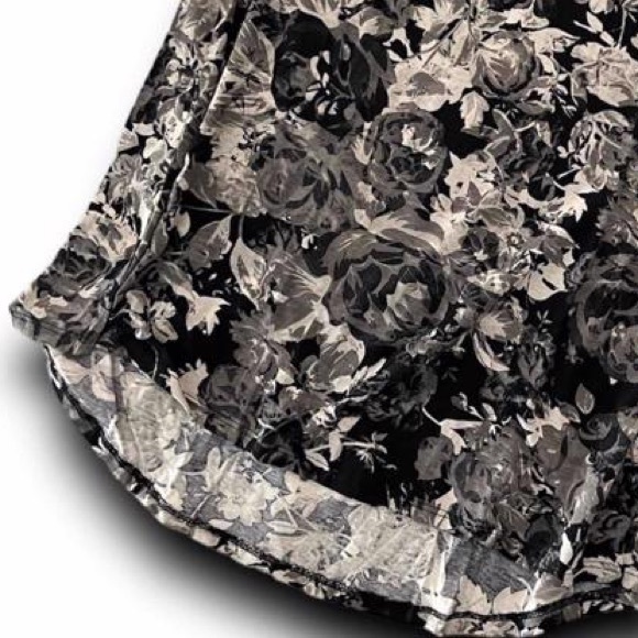 NWT - LuLaRoe Christy V-Neck Tee - Picture 3 of 4